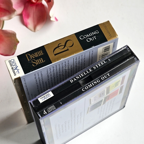 Danielle Steel - Coming Out Read By David Garrison 4 CDs Set Unabridged, 5 Hours - Picture 5 of 8